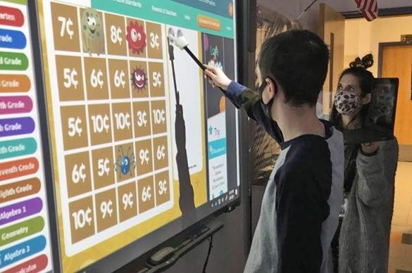 Synchronous learning: Students at home can see same lesson